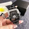 El Reloj Cuadrado Rose Gold con Esfera Romana y Correa de Acero con Remaches Añade un Toque de Elegancia al Look, Convirtiéndolo en un Reloj de Cuarzo para Mujer