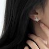 Estrella Asimétrica de Cuatro Puntas Bobina de Mosquito Indolora Pinza para Oreja Estrella Delicada Moda Arete con Microincrustaciones de Diamante Ear Cuff