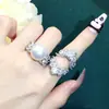 Anillos de perlas naturales de lujo coreanos y europeos para mujer, joyería de circonita al por mayor, anillos abiertos de nicho lujosos estilo Chanel