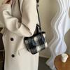 Bolsa de lã xadrez de grande capacidade 2024 novo outono e inverno casual simples viajante moda estilo ocidental sacola portátil