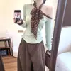 Camiseta de Manga Larga con Hombro Descubierto y Patchwork de Color Contrastante Estilo Chica Caliente Deseo Puro para Mujer Primavera y Otoño 2025 Nuevo Ajuste Delgado Top Corto