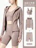 Conjunto de Tres Piezas Transfronterizo: Chaqueta Ajustada con Capucha y Cuello Alto + Shorts de Cintura Alta Levanta Glúteos + Conjunto de Chaleco Sujetador con Forma de U