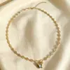 "Sombra de Mariposa Luz de Luna" Collar Retro Hueco de Mariposa, Cadena para Clavícula con Colgante de Piedra Lunar de Lujo Ligero, Accesorio de Estilo Suave