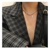 Corea del Sur estilo ins retro cadena de suéter corta cruzada Collar de lujo ligero nicho simple rojo neto para mujer elegante combinable