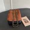 Mochila de ante de gran capacidad, bandolera, otoño 2026, estampado de leopardo de terciopelo, para el trabajo, bolso de mano para mujer, de un solo hombro a la moda, modelo nuevo