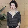 Nova moda de outono, T-shirt de renda com decote V e manga longa para mulheres, esconde a barriga, emagrece, rejuvenesce, estiloso, versátil, top casual da moda