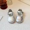 Nova Coleção Primavera 2026 Sapatos Infantis Estilo Coreano Acabamento em Renda Sapatos de Princesa para Meninas Solado Macio Sapatos de Couro para Bebê Versátil