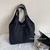 Bolsa de lona bordada con letras simple, estilo nuevo, gran capacidad, tela de nailon ligera, bolso de mano, bolso de hombro, bolso de moda para el día a día