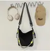 Bolso ligero y versátil de nailon para mujer, nuevo bolso casual cruzado y de hombro 2026, bolso tipo cubo súper popular para primavera y verano