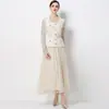 Foto Real de un Vestido de Dos Piezas de Estilo Francés para Socialité, Lujo Ligero, Corte Entallado, Cuello Redondo, Encaje Adelgazante en Patchwork, con Dobladillo Amplio y Tul