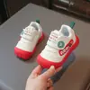 Colección Otoño 2026: Zapatos para caminar para bebés y niños pequeños, parte superior de piel, antideslizantes, transpirables, zapatos deportivos para bebés niños, y zapatos para bebés niñas, todos en stock