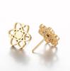 Pendientes de flores simples de moda japonesa y coreana para mujer, pequeños, de acero inoxidable, huecos, con forma de hueso atómico, para oreja, venta al por mayor