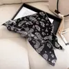 Lenço Triângulo Artístico de Algodão e Linho com Xadrez Pequeno Estilo Coreano, Lenço de Cabeça da Moda, Lenço de Pescoço Estiloso, Lenço de Seda Elegante, Cinto para Cintura, Peça para Camadas, Lenço de Quadril Retrô