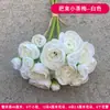 Decoração de Casamento com Flores Brancas, Peônias, Phalaenopsis, Rosas, Arranjos Florais de Teto e Arranjos Florais Pretos para o Salão de Casamento