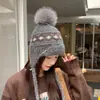Gorro de punto grueso para mujer, cálido, de lana, con protección para las orejas, estilo Fair Isle con pompón, adecuado para ciclismo, gorro Lei Feng
