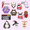 Insignias navideñas de dibujos animados transfronterizas, gato, bruja, calavera, danza del león, broches divertidos de aleación, pines para ropa, venta al por mayor del fabricante