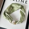 Lenço Quadrado Pequeno de Luxo de Entrada Francês Primavera e Verão Colar de Pérolas Lenço com Fivela Magnética para Preguiçosas Lenço Feminino com Corrente Clavicular