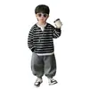 Conjunto de Dos Piezas para Niños Otoño: Sudadera Rayada Negra y Blanca con Cuello en V y Pantalones de Chándal Grises - Nuevo Otoño 2026 Ropa Infantil de Comercio Exterior