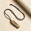 Colgante de Madera de Águila con Talla de Cinco Budas sin Adornos, Incrustado con Patrones Auspiciosos, Adorno de Colgante de Madera de Imitación de Madera de Águila