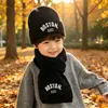 Conjunto de Gorro y Bufanda de Lana Tejida para Niños, Gorro Cálido de Protección para Orejas para Otoño e Invierno con Bordado de Letras para Niños y Niñas, Exclusivamente para Ventas Transfronterizas