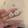 Pendientes de camelia perlados y delicados, diseño exquisito de nicho con diamantes y perlas, pendientes florales de alta gama estilo francés