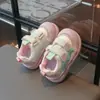Zapatos de paseo de moda para niños 2026 primavera y otoño nuevos transpirables ligeros zapatos para bebé para niños pequeños, zapatos casuales cómodos de suela suave