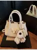 Bolsa de mão de verão estilo coreano para mulheres, novo modelo 2026, bolsa cesta simples, bolsa transversal de grande capacidade