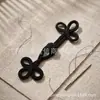 2026 Nuevo Modelo Hebilla de Disco de Tres Hojas Botones Hechos a Mano Tocado de Flor Tejido a Mano Hebilla de Disco para Chaquetas de Traje y Decoración de Suéter