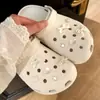 Adecuado para Zapatos Crocs, Flor Blanca de Zapato con Lazo de Princesa de Gama Alta en Forma de Corazón, Hebilla de Zapato, Accesorio Decorativo Desmontable Simple