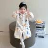 Pijama Grueso de Franela para Niñas Otoño e Invierno 2025 Nuevo Estilo Orejas de Conejo para Bebé Conjunto Lindo y Elegante para Casa
