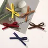 Atmósfera Coreana de Otoño e Invierno Gamuza Tejida a Mano DIY Pin Lateral Accesorios para el Cabello Calcetines Fundas para Teléfono Móvil Accesorios de Ropa