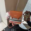 Pedidos extranjeros: Bolsas pequeñas de color block populares de este año para mujer, nuevos bolsos cruzados versátiles 2026, bolsos de paja tejidos súper modernos