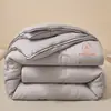 Colcha de Fibra de Soja Clase A para Suegra Cremallera Dos en Uno Colcha de Relleno Colcha de Invierno Engrosada Cálida Colcha de Algodón de Invierno Venta al por Mayor