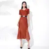 Vestido plissado de alta qualidade com temperamento nobre para mulheres, verão, novo, decote V, manga curta, acinturado, justo, que rejuvenesce, saia sereia