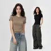Camiseta de mujer de manga corta de color liso, cuello redondo, nuevo estilo de verano, versátil, hombro normal, entallada en la cintura, camiseta básica ajustada