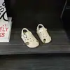 Sandalias para Niñas 2026 Verano Nuevo Estilo Sandalias Birkenstock Infantiles para Niñas, Pantuflas de Punta Cerrada para Niños Pequeños, Zuecos para Niños