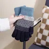 Guantes de pantalla táctil estilo coreano para Otoño e Invierno, guantes retro versátiles para mujer, guantes de punto de cinco dedos con contraste de color para estudiante, guantes gruesos de ciclismo para pareja