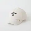 Gorras Infantiles Otoño e Invierno Gorras de Béisbol de Lana de Cordero para Niños Gorras de Viaje para Niñas Bordado Personalizado de Letras Gorras de Béisbol Cálidas Modernas