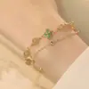 Nova Pulseira da Sorte Trevo de Quatro Folhas com Pedras Strass de Corrente Dupla Pulseira de Celebridade da Internet Design Exclusivo para Presente de Namorada