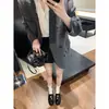 Mesmo estilo que uvas sapatos de sola grossa femininos de couro genuíno slip-on mocassins de salto grosso fivela dourada de camélia estilo britânico sapatos pequenos de couro