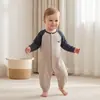 Macacão de bebê, macacão de manga comprida para passeios de primavera e outono, novo e estiloso conjunto para engatinhar no início do outono para bebês de poucos meses