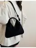 2025 Bolso Nuevo Transfronterizo Bolso de Hombro Mate Estilo Simple para Mujer Bolso Triángulo para Mujer Color Sólido Bolso de Mano Casual