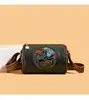 Bolsa de mão feminina transfronteiriça, bolsa cilíndrica almofadada com flor de lótus em relevo estilo chinês da moda, bolsa de ombro de couro wax oil retrô de alta qualidade