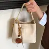Bolsa Tote Pequeña Diversa para el Día Laboral para Mujer 2026 Nuevo Otoño Retro para Viajar al Trabajo Bolso de Hombro Único Versátil Bolso Cruzado Tipo Cubo