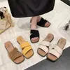 Pantuflas de mujer elegantes y llamativas, nuevo diseño de moda 2026, punta redonda, ajuste cómodo, color liso, punta cuadrada, estilo de una tira