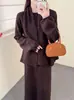 Conjunto de tricô estilo preguiçoso temperamental 2026 Outono/Inverno novo estilo conjunto de duas peças com xale suéter de manga longa saia feminino