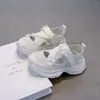 Sandalias para Niños 2025 Verano Nuevas Sandalias Deportivas para Niñas Zapatillas Mary Jane con Flor Marco Antideslizante Zapatos