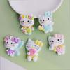 Gatito de dibujos animados brillante sosteniendo flores Accesorios Pegamento crema Funda para teléfono móvil Pulsera DIY Joyería Colgante Accesorios de resina