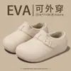 Pantuflas de algodón para mujer estilo retro para otoño e invierno, con una capa exterior impermeable, un forro interior grueso y afelpado para abrigar, y un diseño ligero y cómodo.