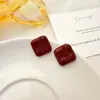 Pendientes de Gota de Aceite Cuadrados Asimétricos Rojo Angola Retro Elegantes de Nicho Simples Pendientes Atmosféricos de Gama Alta para Mujer